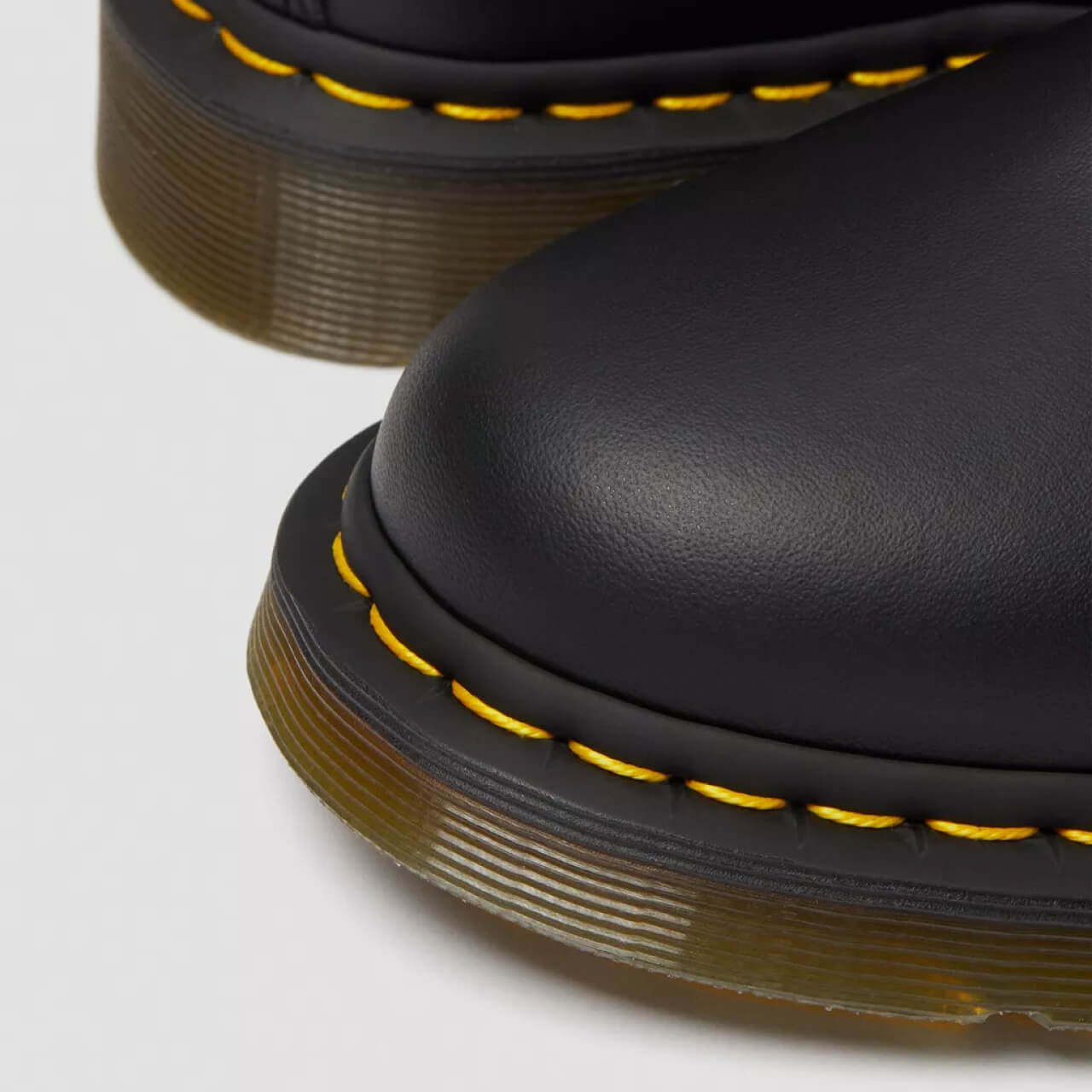 Ghete negre Dr. Martens 1460 Vegan