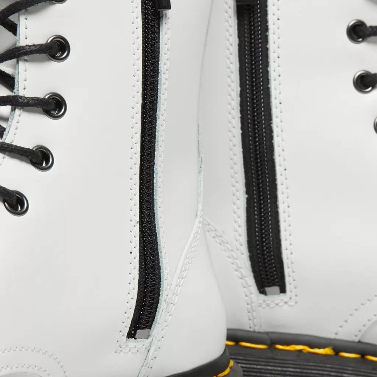 Ghete albe Dr. Martens Jadon