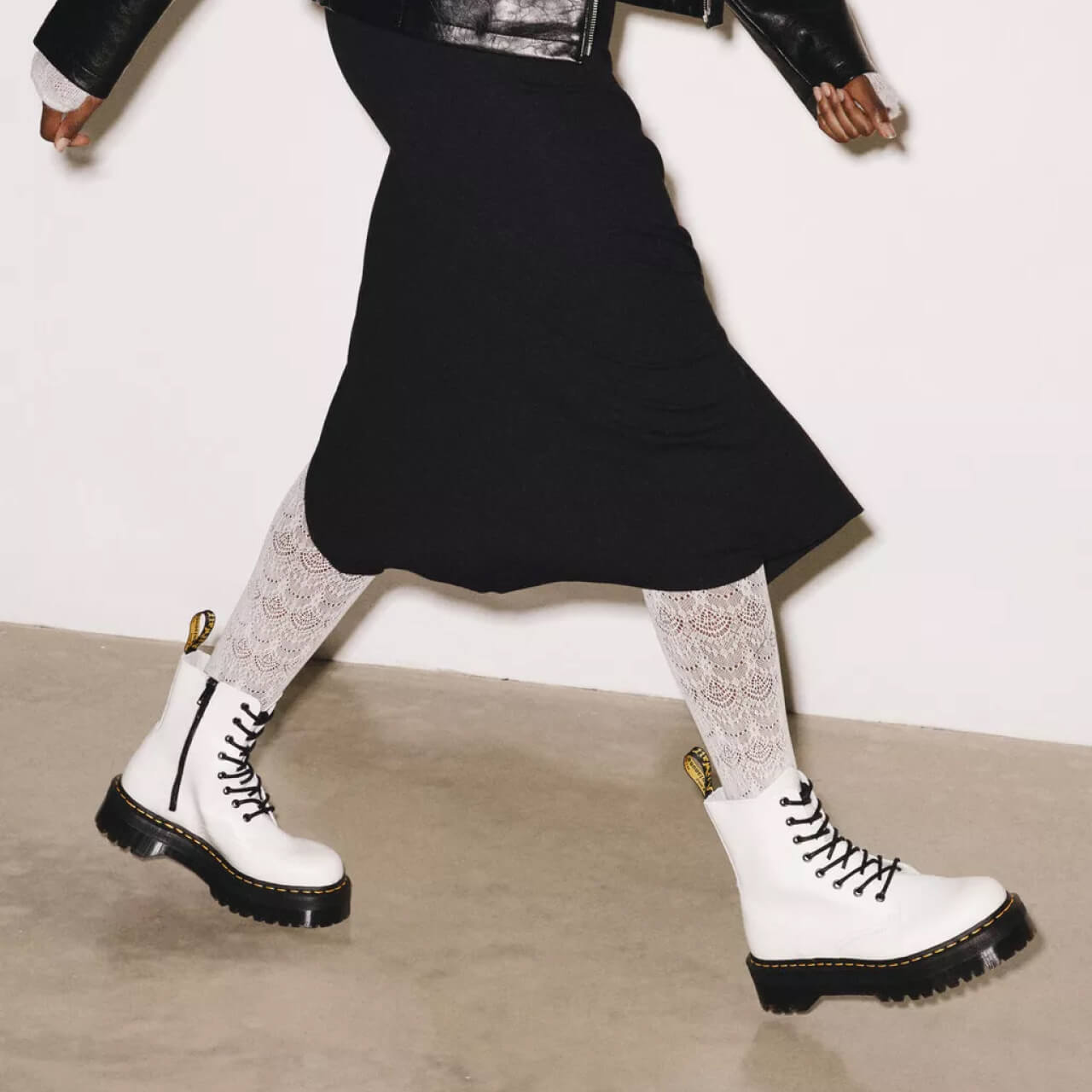 Ghete albe Dr. Martens Jadon