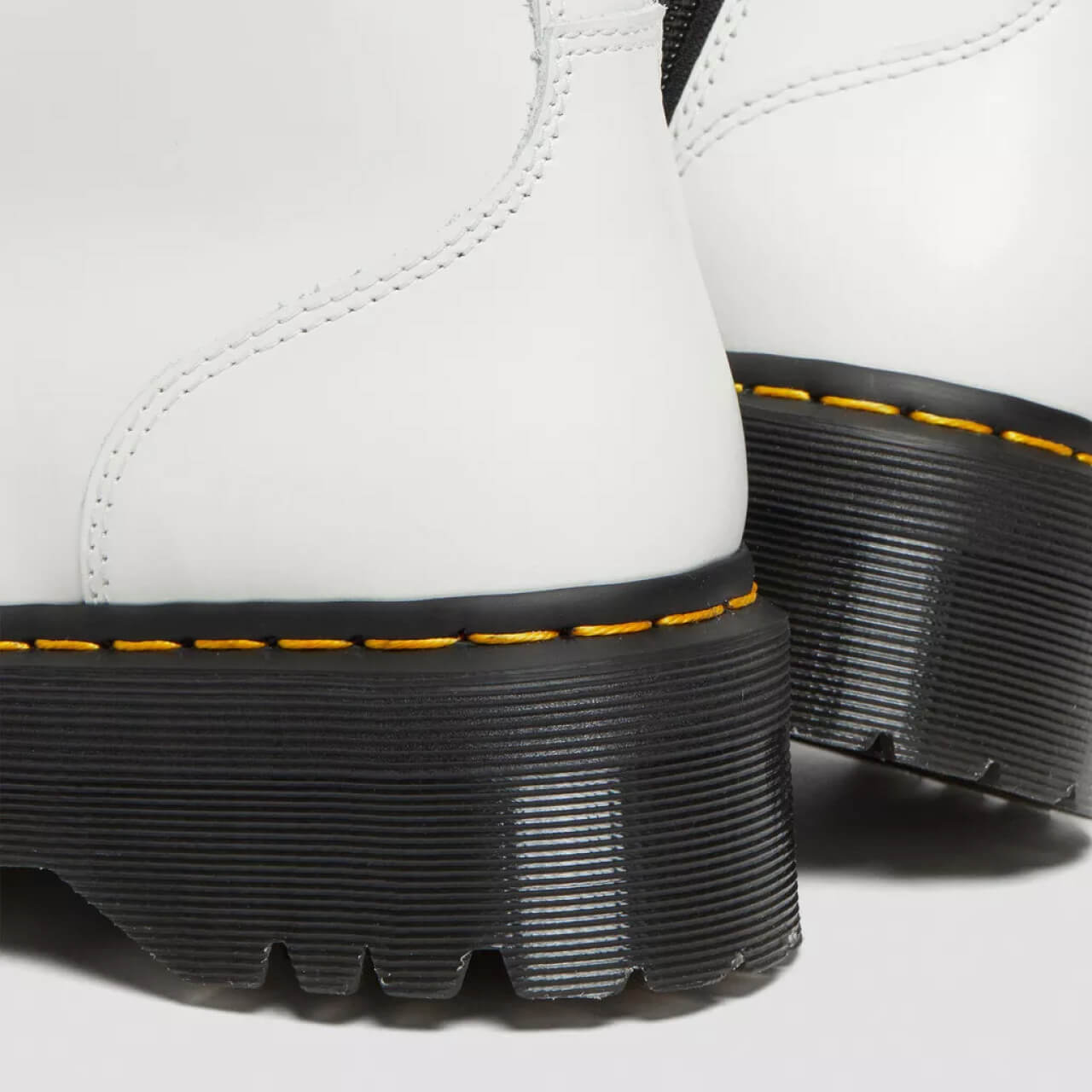 Ghete albe Dr. Martens Jadon