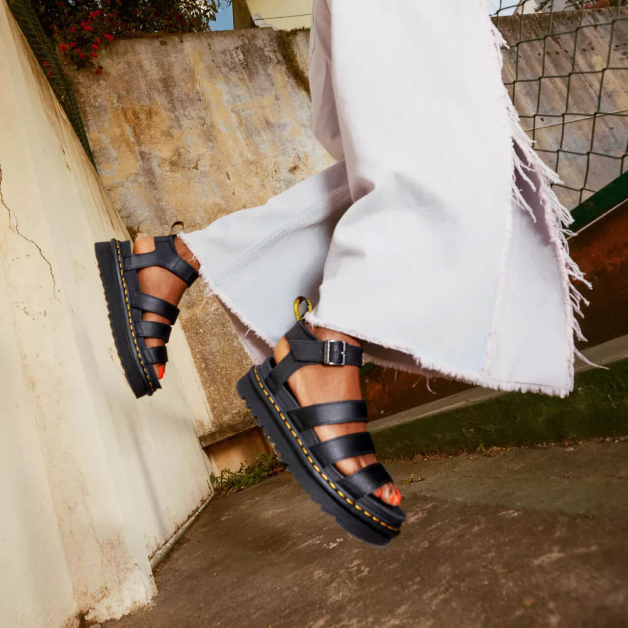 Sandale negre Dr. Martens Blaire de damă