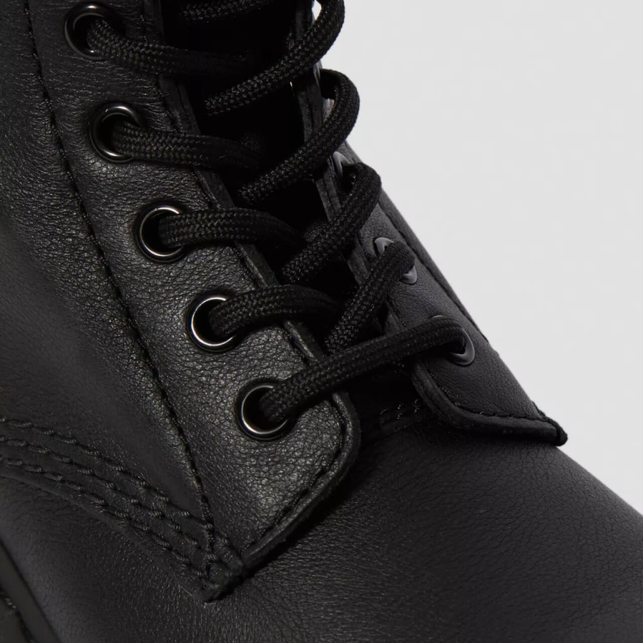 Ghete negre Dr. Martens 1460 Pascal Mono de damă