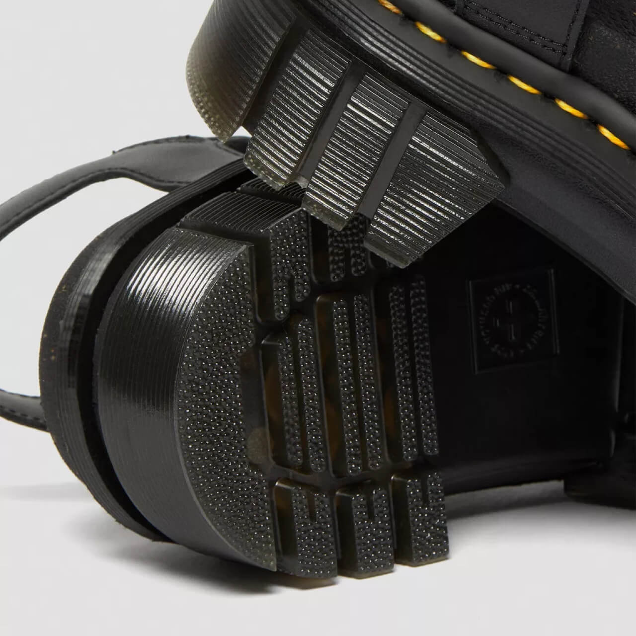 Sandale negre Dr. Martens Ricki 3-Strap de damă