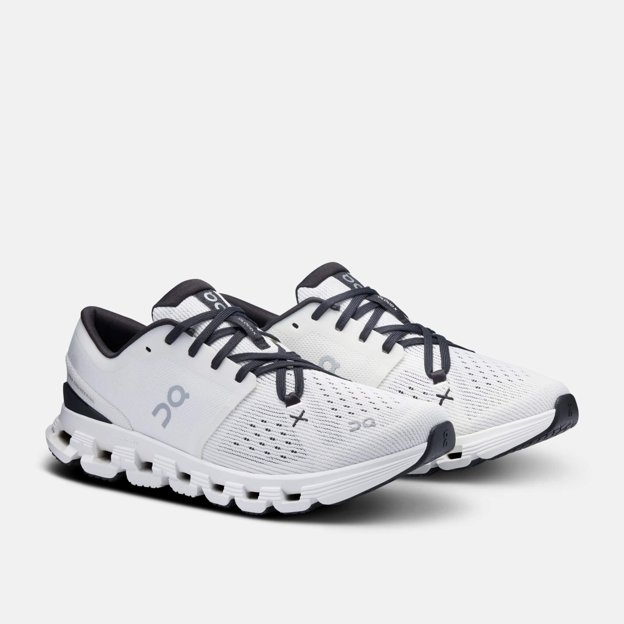 Pantofi de alergare albi On Cloud X 4 de damă