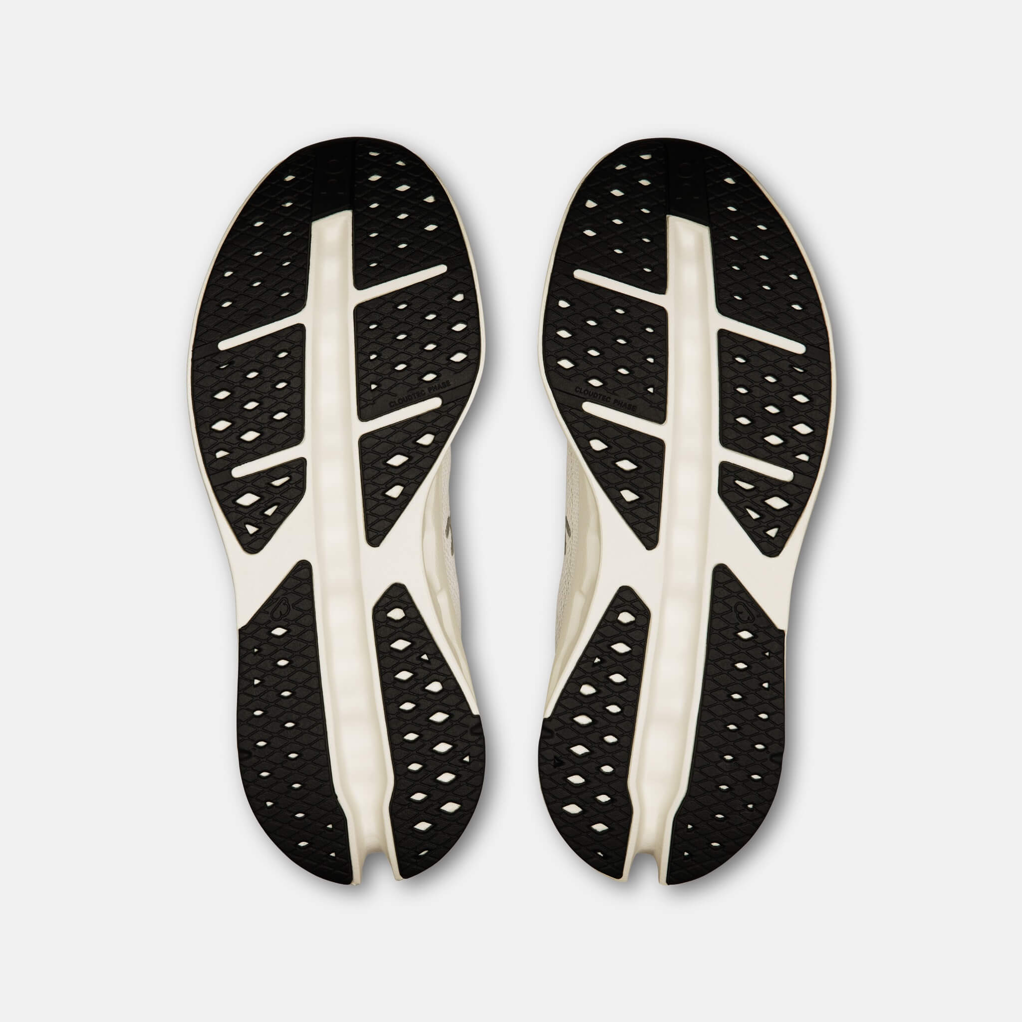 Pantofi de alergare albi On Cloudsurfer Max de damă