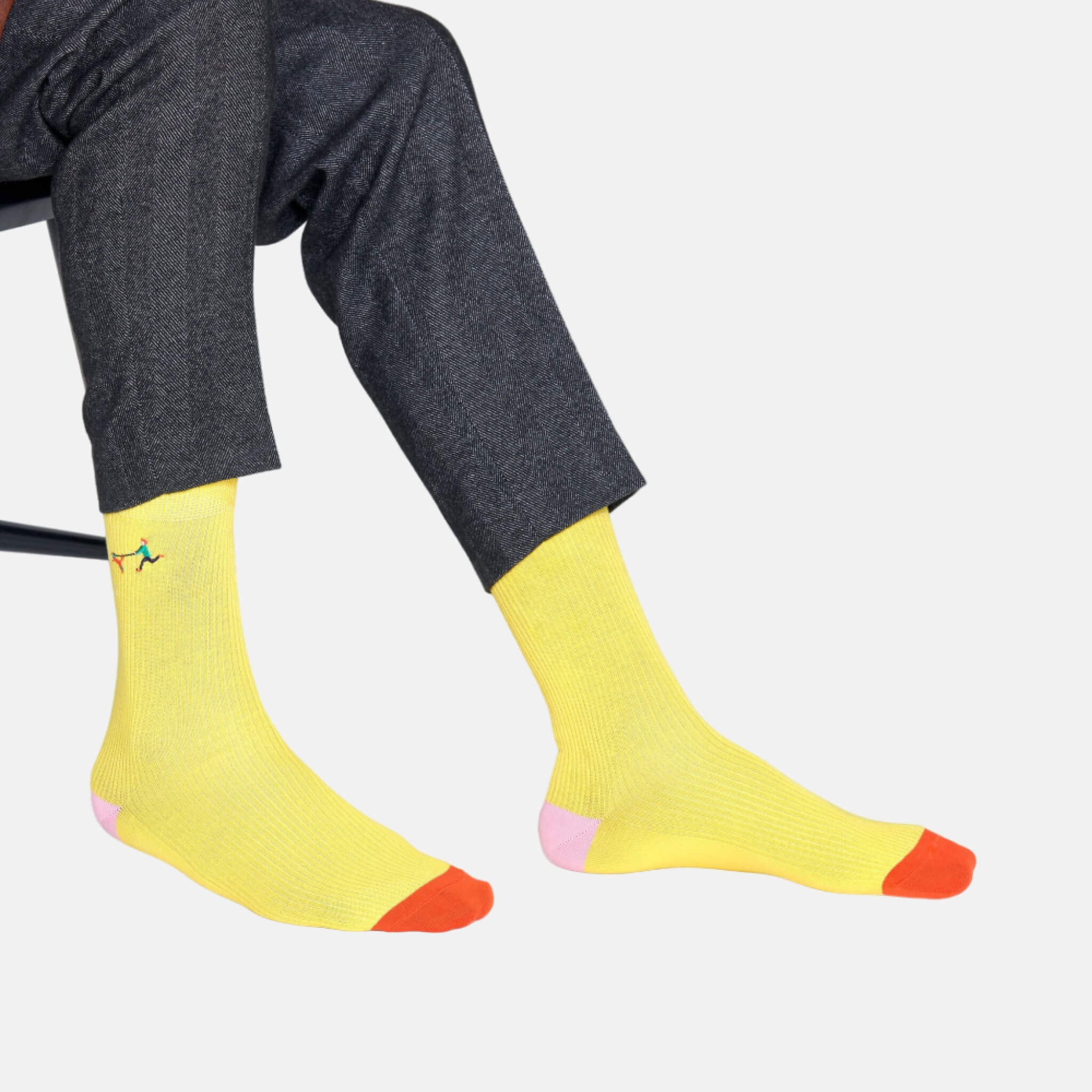 Șosete galbene cu nervuri Happy Socks cu om care plimbă câinele, model Run The Dog