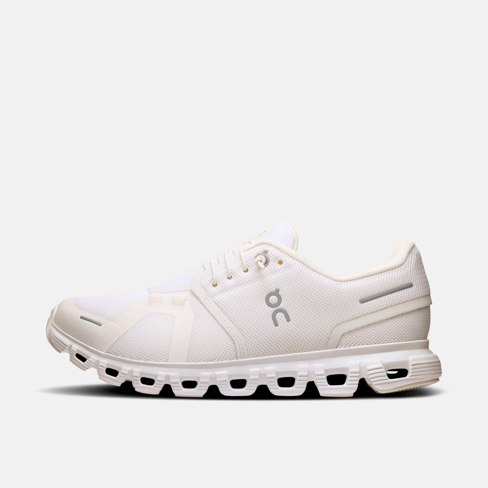 Pantofi sport casual albi On Cloud 6 de damă