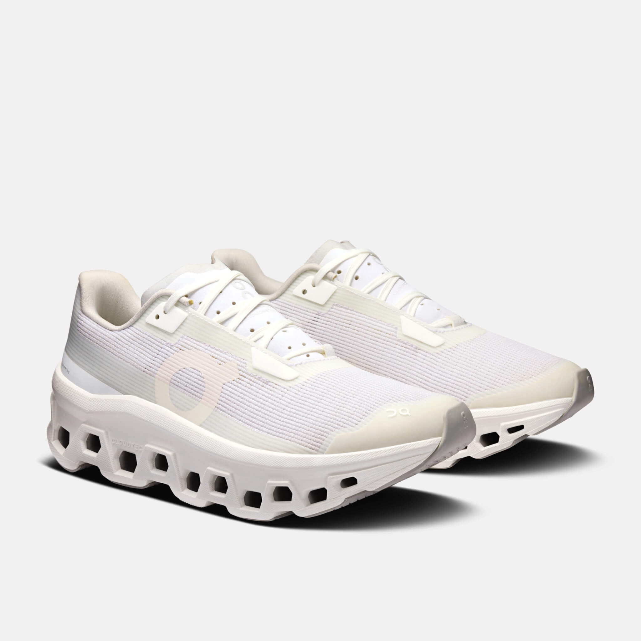 Pantofi de alergare albi On Cloudmonster Void de damă