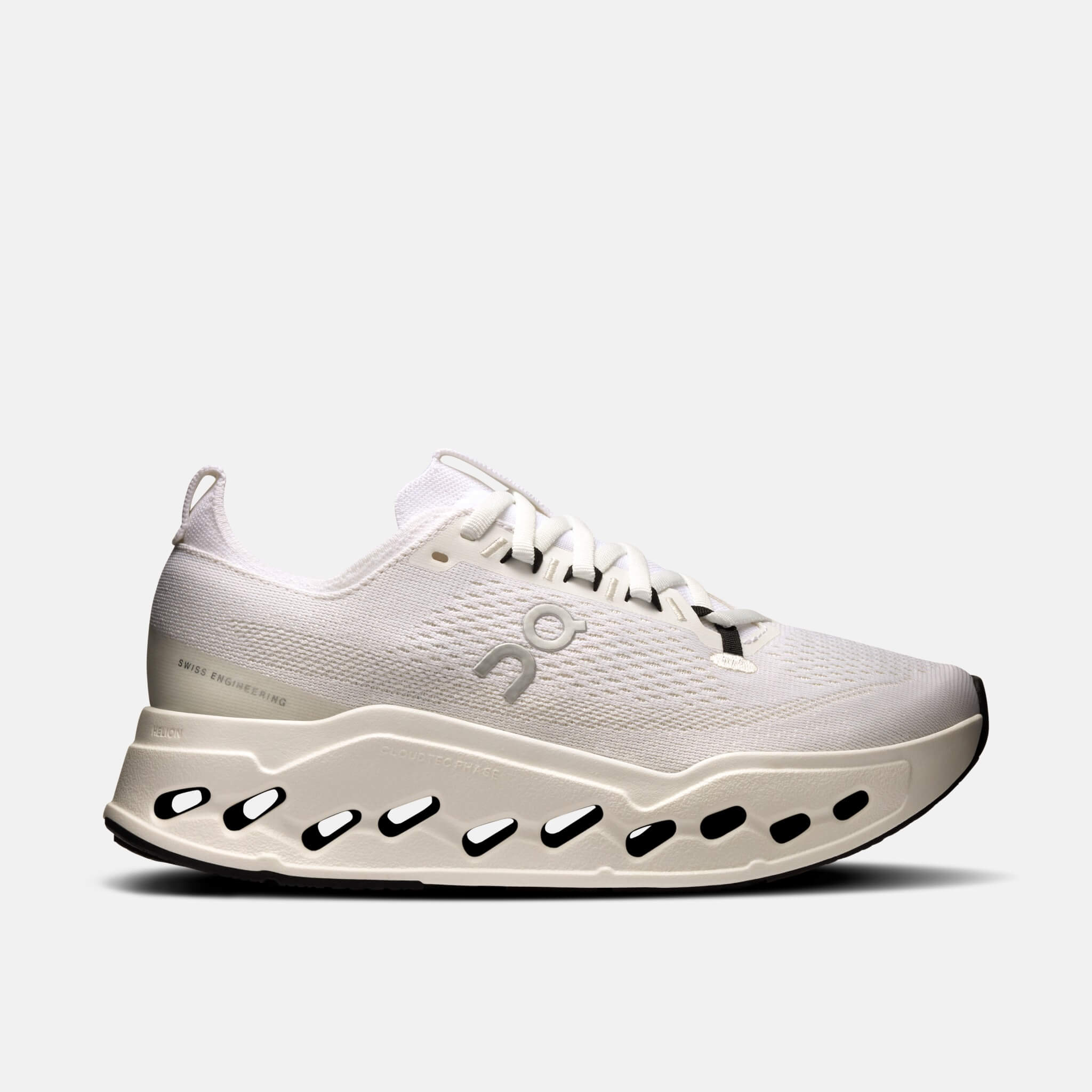 Pantofi de alergare albi On Cloudsurfer Max de damă