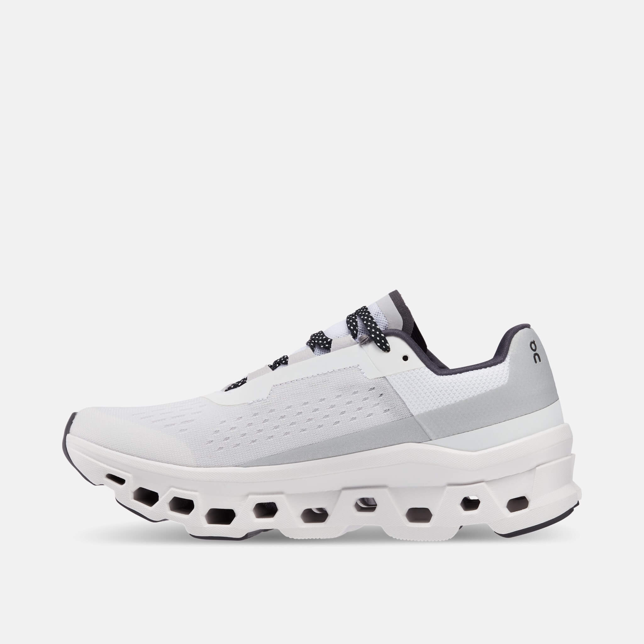 Pantofi de alergare albi On Cloudmonster de damă